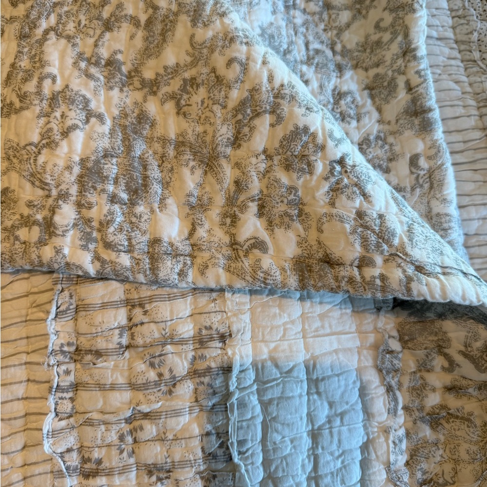 Pottery Barn Double Sided Quilt - Picture 8 of 12